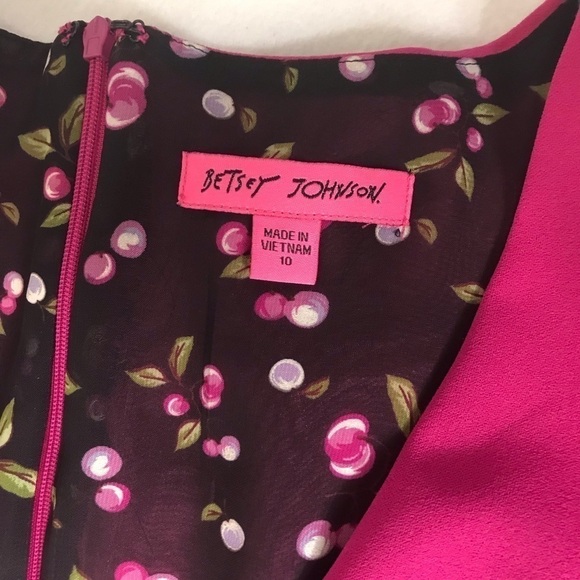 Betsey Johnson Pink Short Sleeve Zip Up V Neck Sheath Cocktail Dress Size 10 NWT - Picture 10 of 11